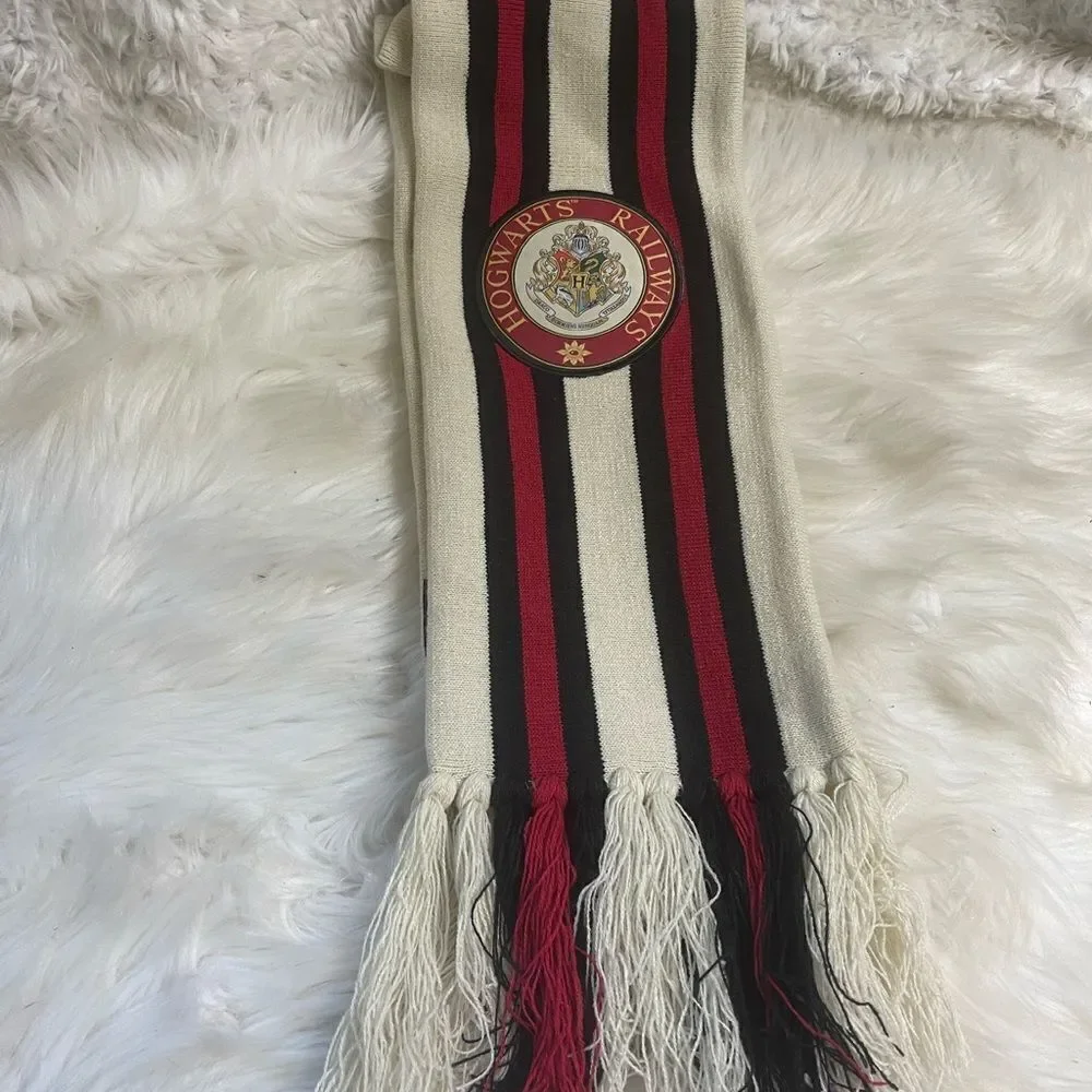 Universal Studios Harry Potter Hogwarts Railways Scarf .Beige ,Black & Red.